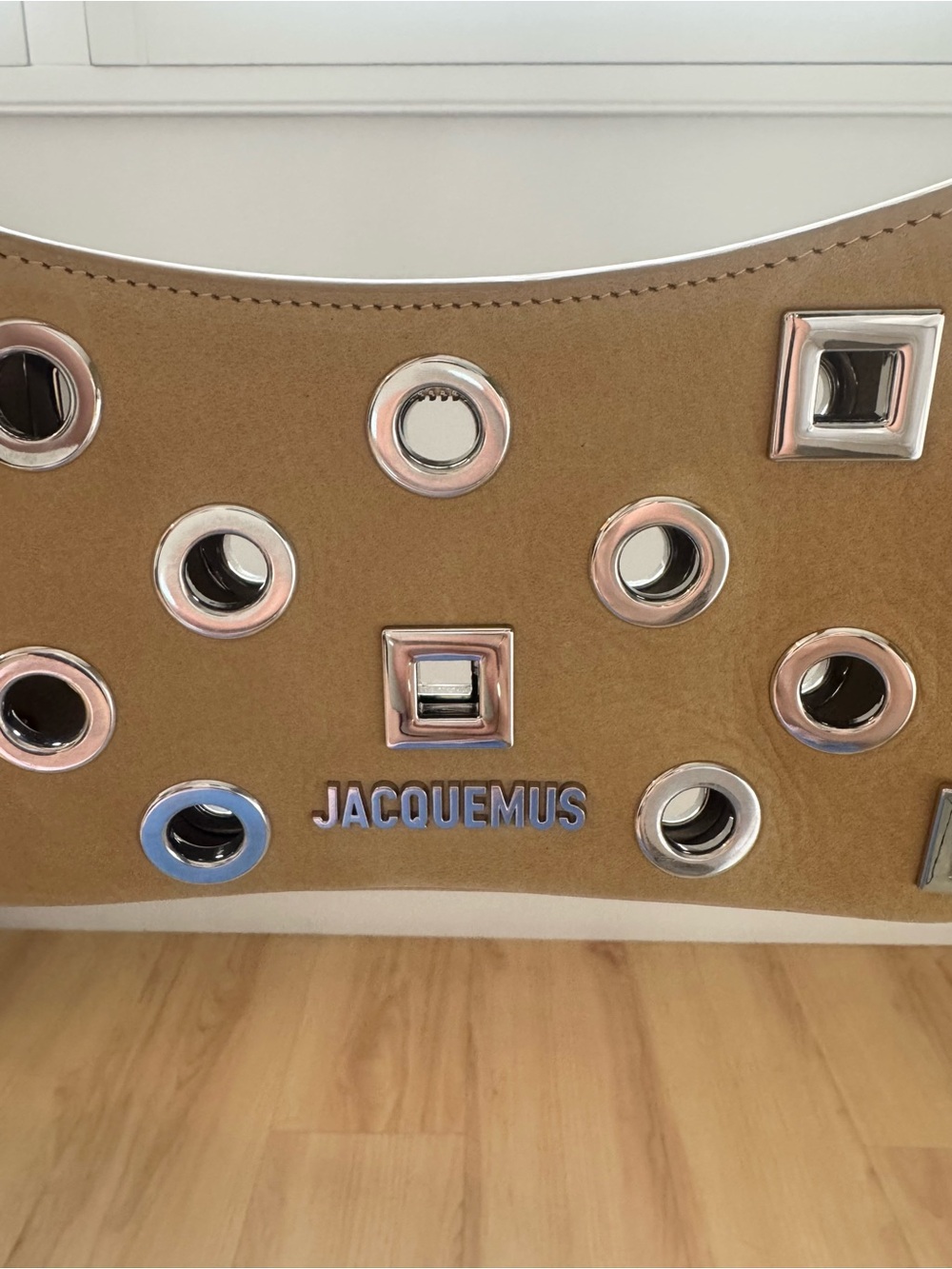Authentic Jacquemus Beige/Tan Leather Grommet Shoulder Bag - Picture 3 of 5